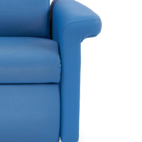 Ergonomic - wide armrests & back